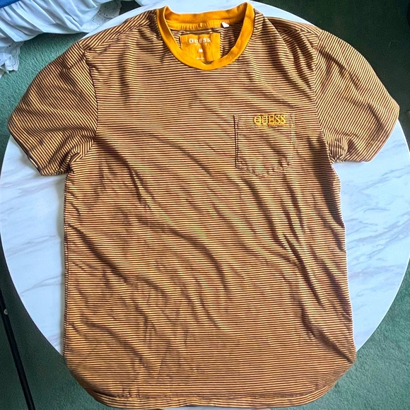🏷️2/$20 - GUESS Men’s Striped Crew Neck - Picture 1 of 4